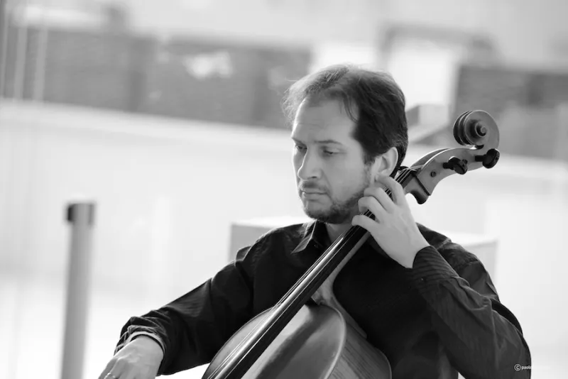 Massimo Barrera, violoncellista del Quartetto InCamTo